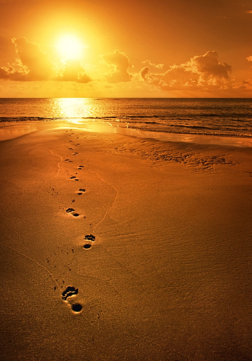 footprints-in-the-sand-poem-gospelchops